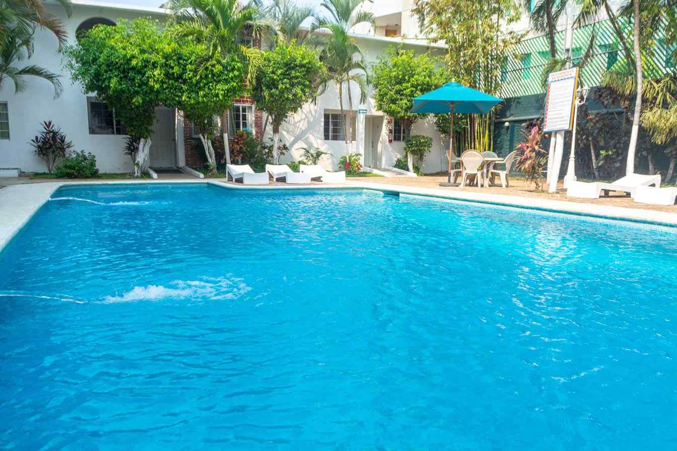 Alberca de Hotel Olinalá en Acapulco Diamante